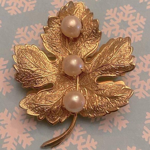 Leaf & Pearl Brooch, Vintage - Picture 1 of 3